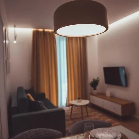 Tam Skanderbeg Square Serviced Center No1 דירה