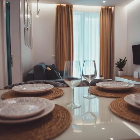 Tam Skanderbeg Square Serviced Center No1 דירה *