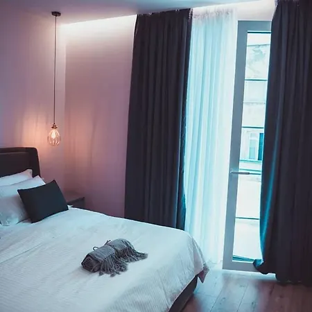 Apartment Tam Skanderbeg Square Serviced City Center Apartment No1 *