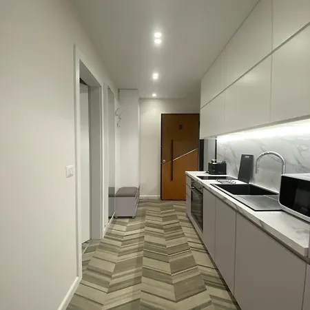 Tam Skanderbeg Square Serviced City Center Apartment No1 *